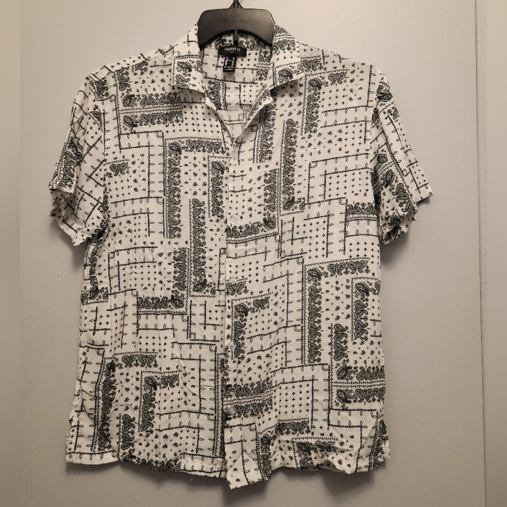 Forever 21 Mens Black and White Bandana Patterned Shirt Size Medium